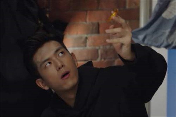 《亲爱的热爱的》中gun神有原型吗？