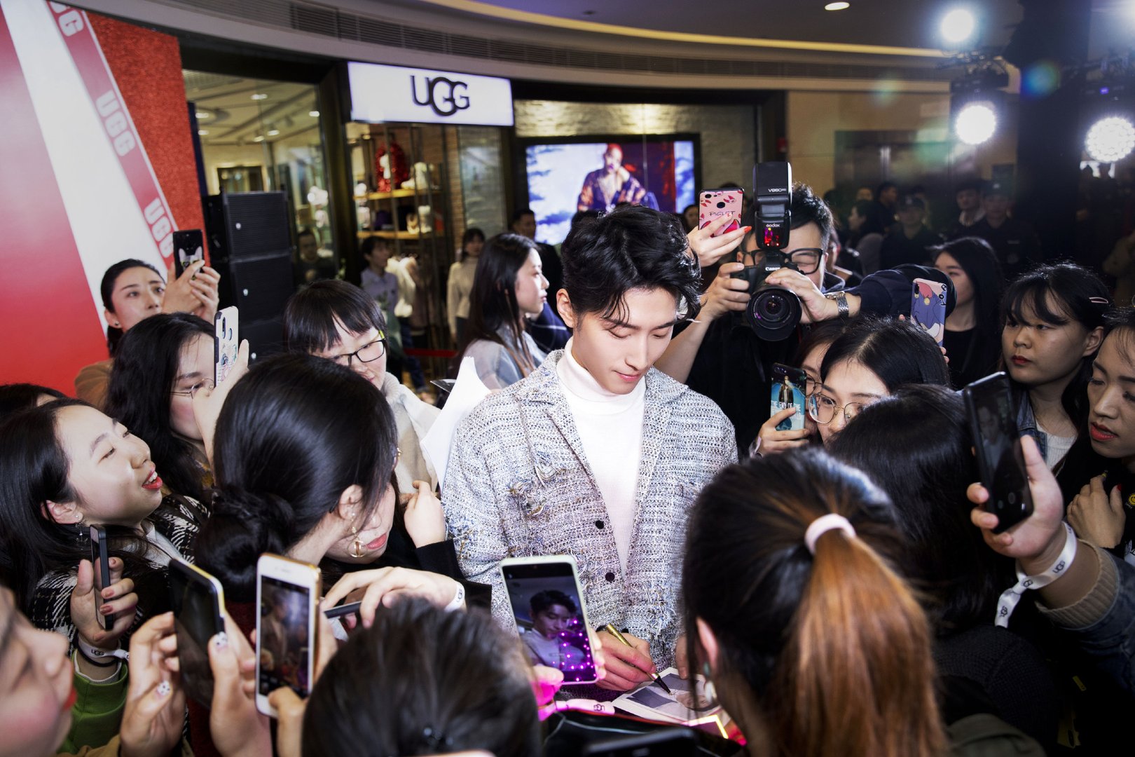 窦骁安慰何超莲说流星是她的爸爸，为何他这么说？