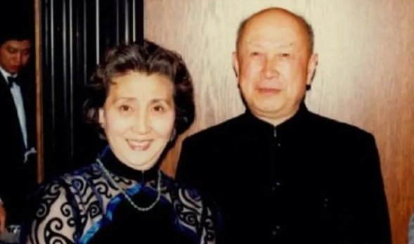 当初嫁给中国将军的日本护士，64年从未回日本，生下一女红遍中国？