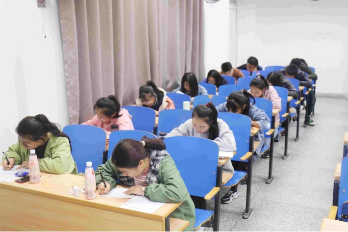 2022专四考试时间