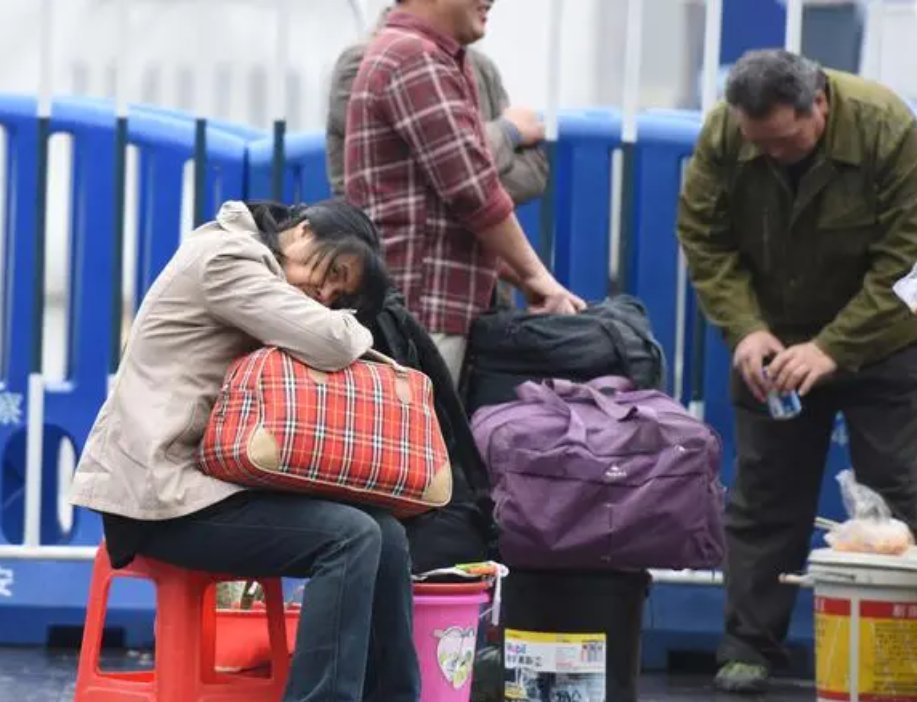 2022年春运期间，被打工人的春运破防瞬间，他们的心声是否值得被聆听？