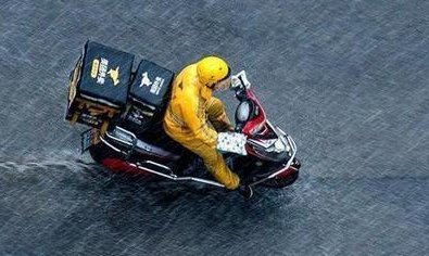 外卖小哥协助警察猛追酒驾男，现在的外卖小哥为何如此热心？