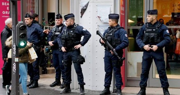 如何看待法国部署十万军警守卫圣诞？