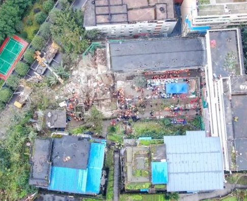 重庆武隆食堂坍塌16死十伤，现场散落2米巨石，后续救援工作进行的如何