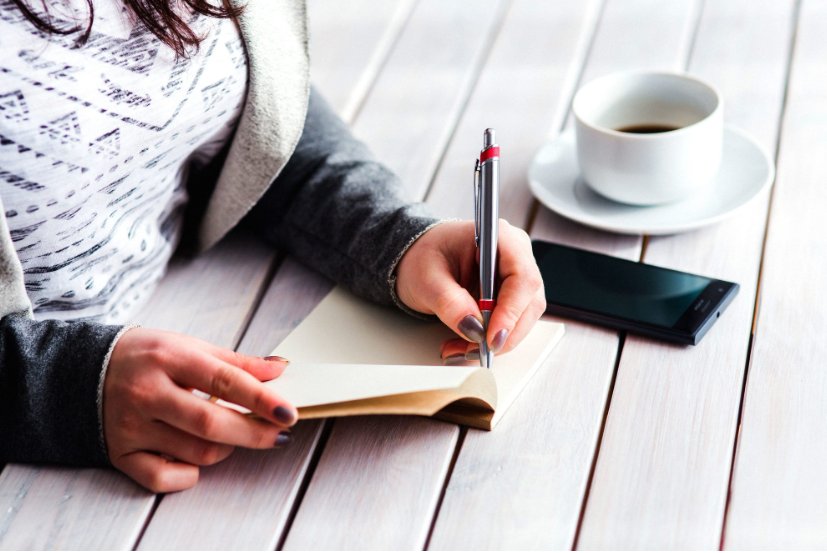 《弟弟为什么这样看我》作文怎么写？