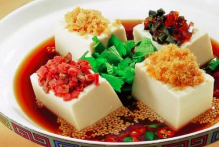 四喜豆腐是哪里的菜系？这里的豆腐可以用普通的老豆腐吗？