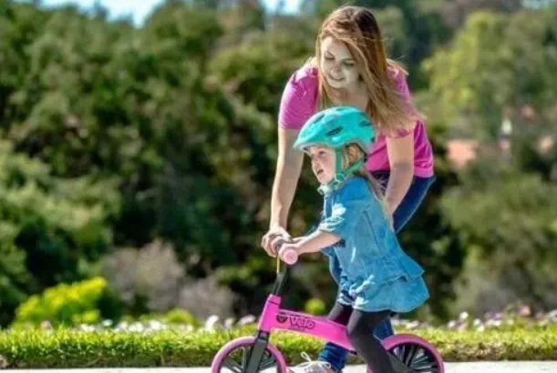 重庆女子小区内强抢小孩遭居民围堵，出门在外时如何保障孩子的安全？