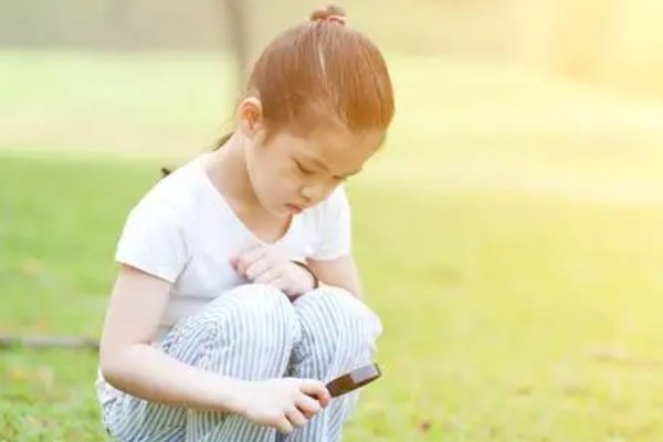 全国10省份人口出现自然负增长，这与哪些因素有关？