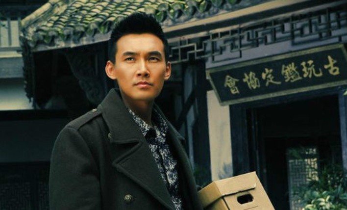 新神探联盟，孔雀王是包正他老爹么？