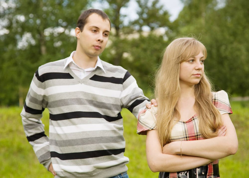 一个女人在男人面前哭泣，这个男人无动于衷是怎么回事？