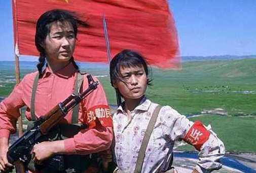 中华什么多奇志 不爱红装爱武装？