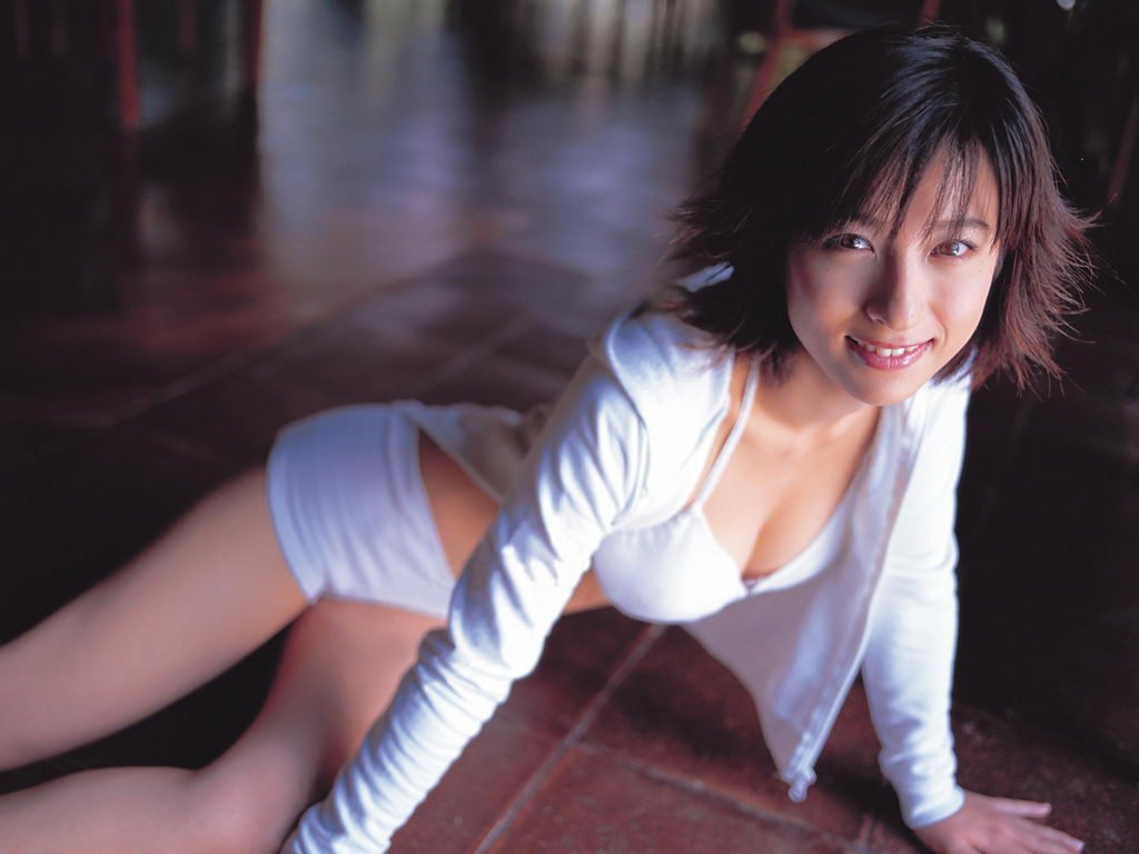 仲根霞的基本信息