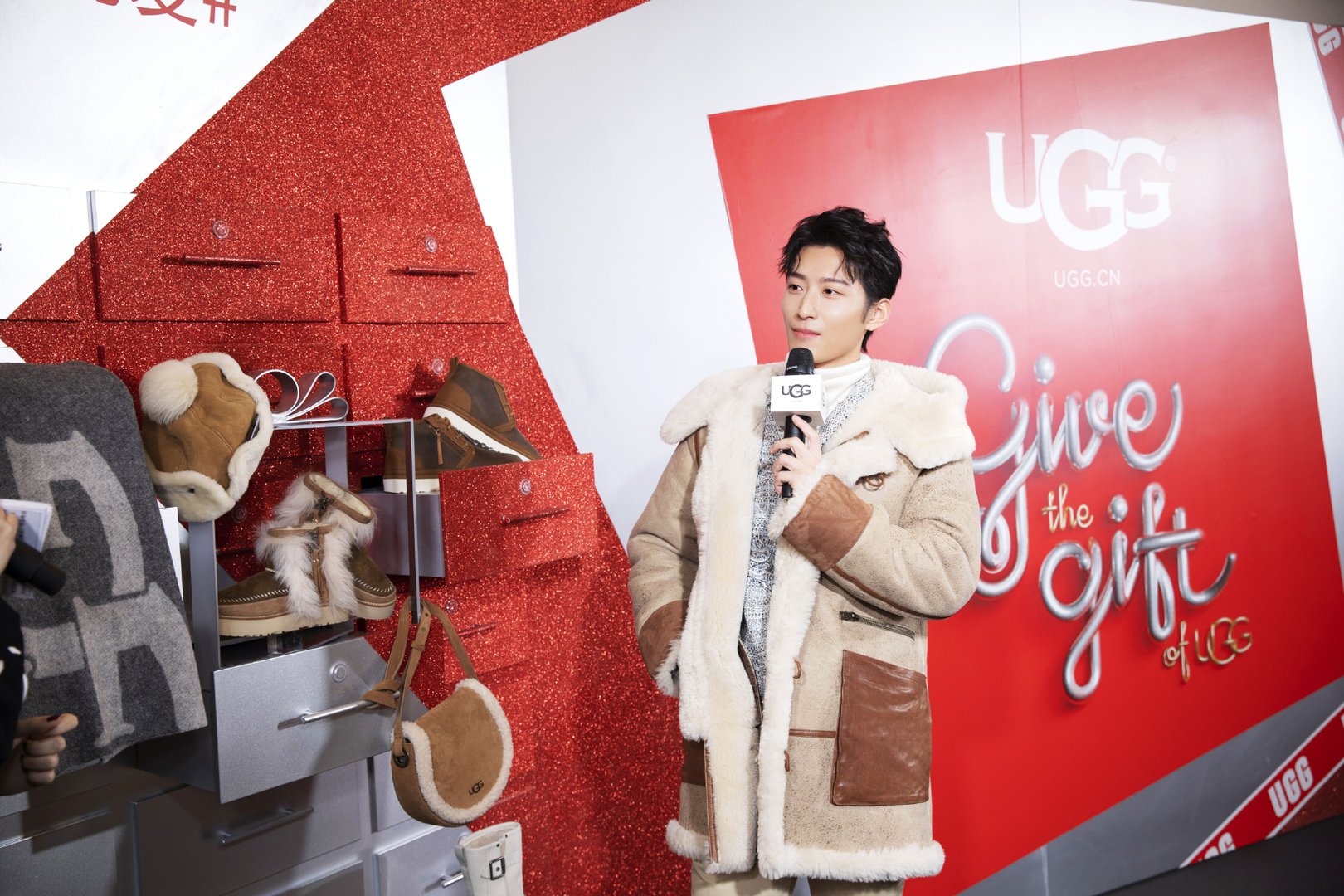 窦骁安慰何超莲说流星是她的爸爸，为何他这么说？