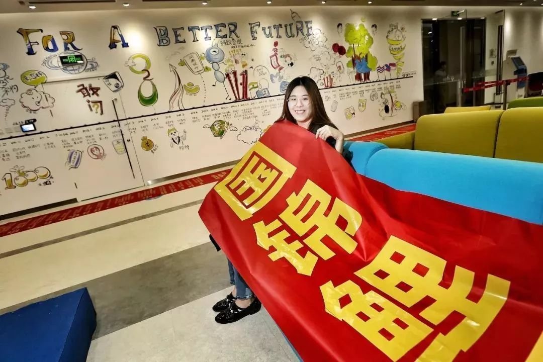 信小呆回应被指卖惨称不想再被打扰，走红后她的生活发生了怎样的变化？