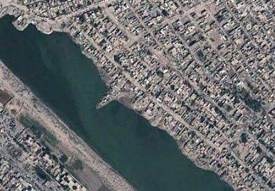 伊拉克血湖，是不是这里是否上演过令人KB的暴行，导致湖水被鲜血染成红色？