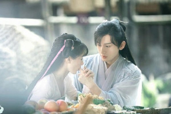 《琉璃》主演剧外还原吻戏不害羞，明星如何看待尴尬镜头拍摄？