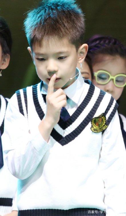 霍思燕儿子音乐剧表演高清照曝光，嗯哼在舞台上的表现如何？