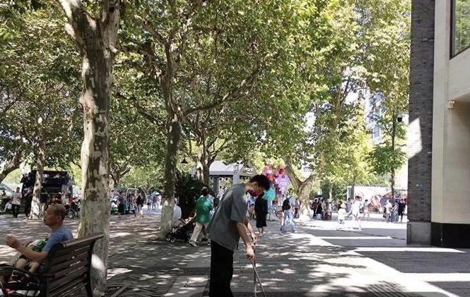 你如何看待浙江一高中生在国庆假期兼职保洁员挣1400元这件事？