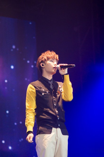 求炎亚纶高清写真照片