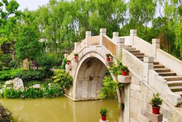 为何外婆桥非奶奶桥