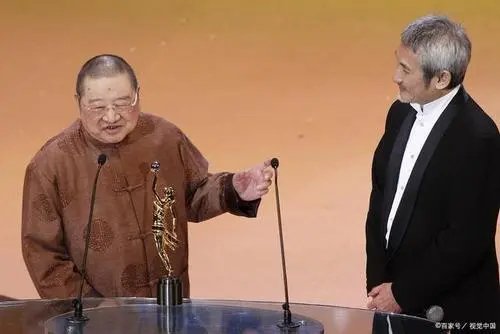 让成龙悲叹、刘德华怀念的香江才子倪匡到底有多牛？