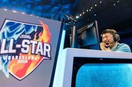 Uzi什么意思现身英语考卷？