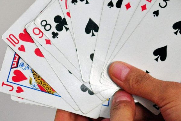 打牌出千啥意思