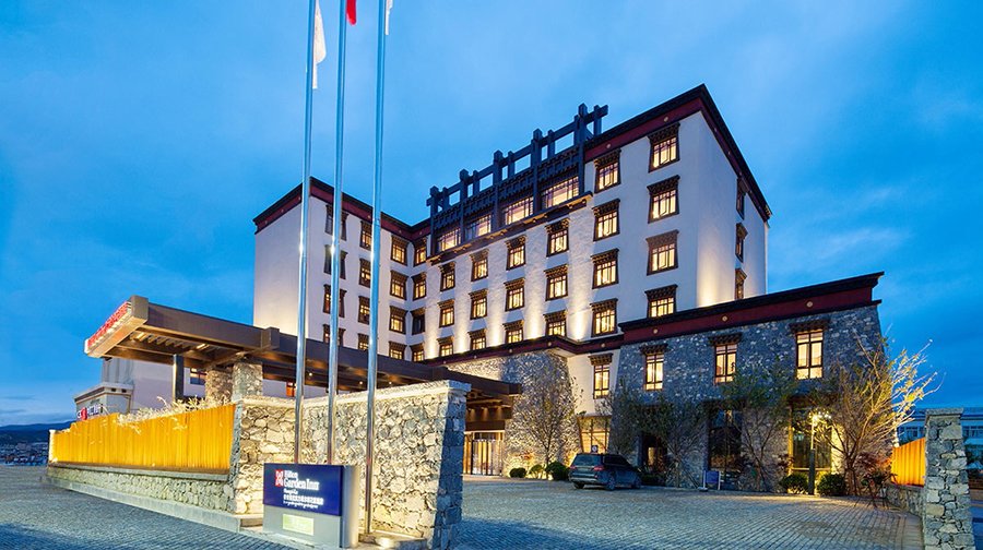 山东青岛女子强行入住酒店又要全额退款，你如何看待这件事？