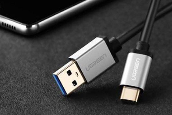 我的手机充电口松了，充电要撇着才能充进去。要怎么弄紧点。我会拆手机。家里有罗铁。要怎么弄？可不可以