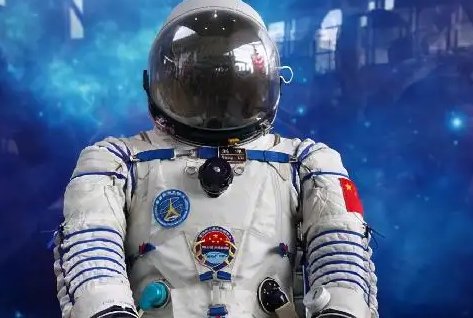 航天员出舱被保护得像宝宝，为何出舱后需要包裹这么厚重的衣服？