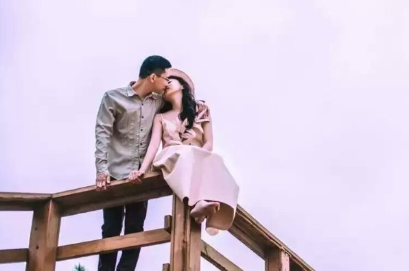 如何从接吻中看出一个男人是否对你动了真情？