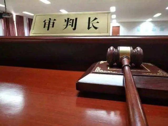 男子见妻子跳河不救人，反约人夜宵，判三年是否太轻？