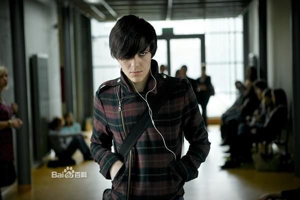 有人知道这个图片里的人是谁吗？