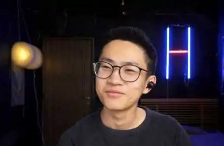 何同学是哪个学校的?