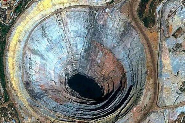 地底1万米之下，到底有些什么？