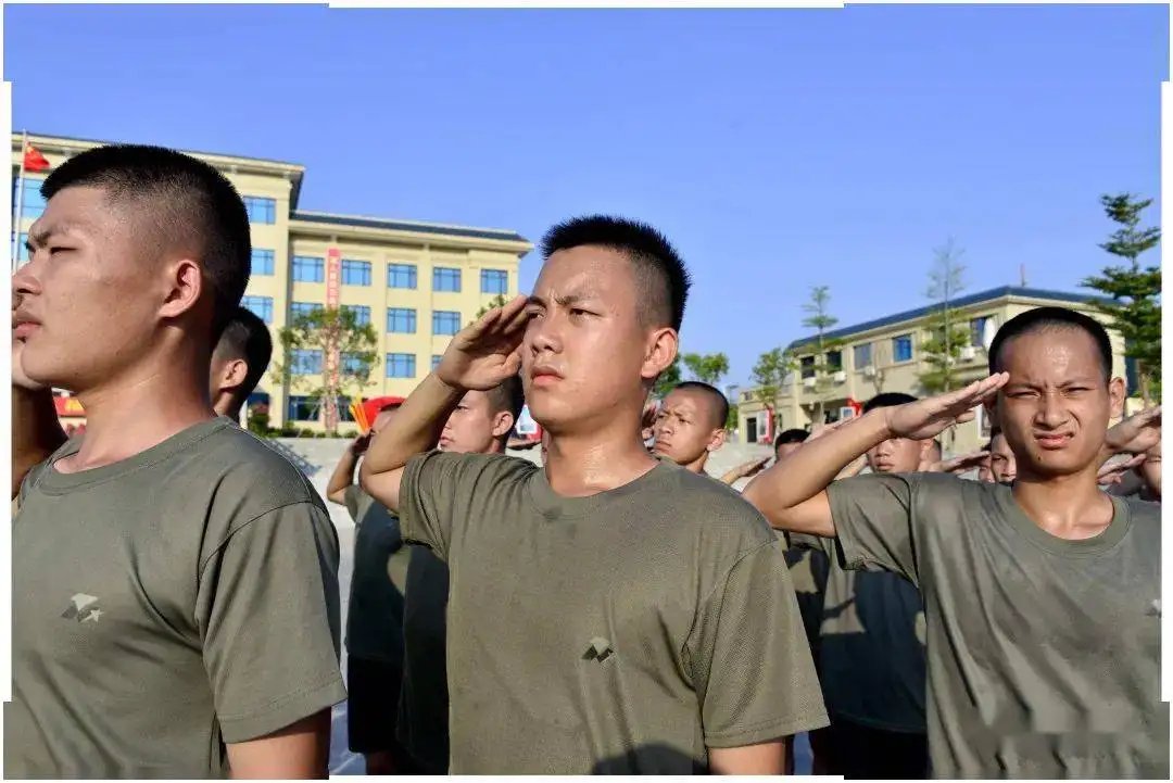 兵哥哥吃早饭付款五次遭藤县老板拒绝,当地到底发生了什么?