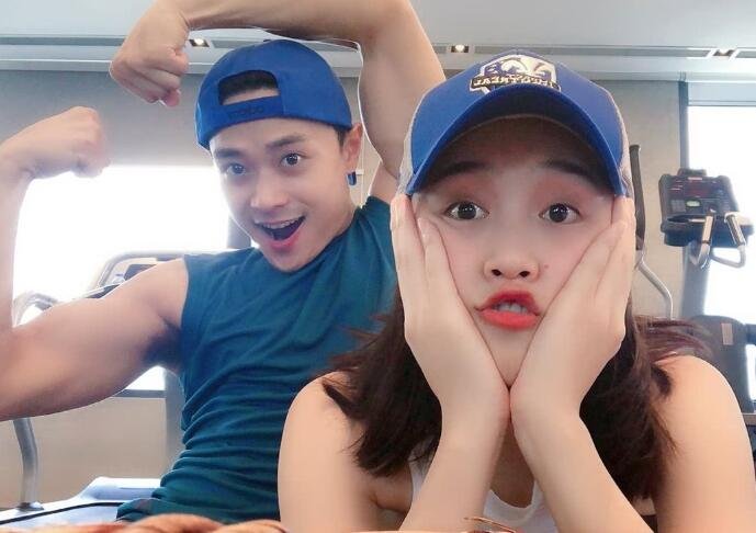 蓝盈莹回应与曹骏复合传闻，手机壳上李现是炒作？