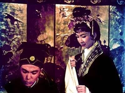 十里平湖霜满天，寸寸青丝愁华年，啥意思？