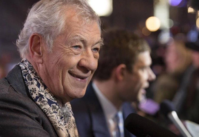 指环王里的甘道夫和哈利波特里的邓布利多的扮演者是同一个吗？