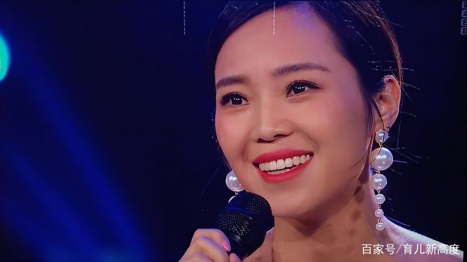 云朵被曝与刀郎同居6年，他们到底是师徒还是夫妻？