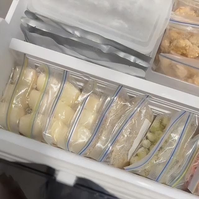 上海女子晒隔离34天后的冰箱，物资满满，她为何能囤到这么多物资？