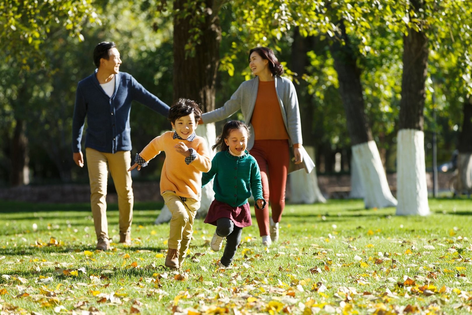 马斯克父亲赞成儿子生孩子：有钱就该多生，你认可其言论吗？