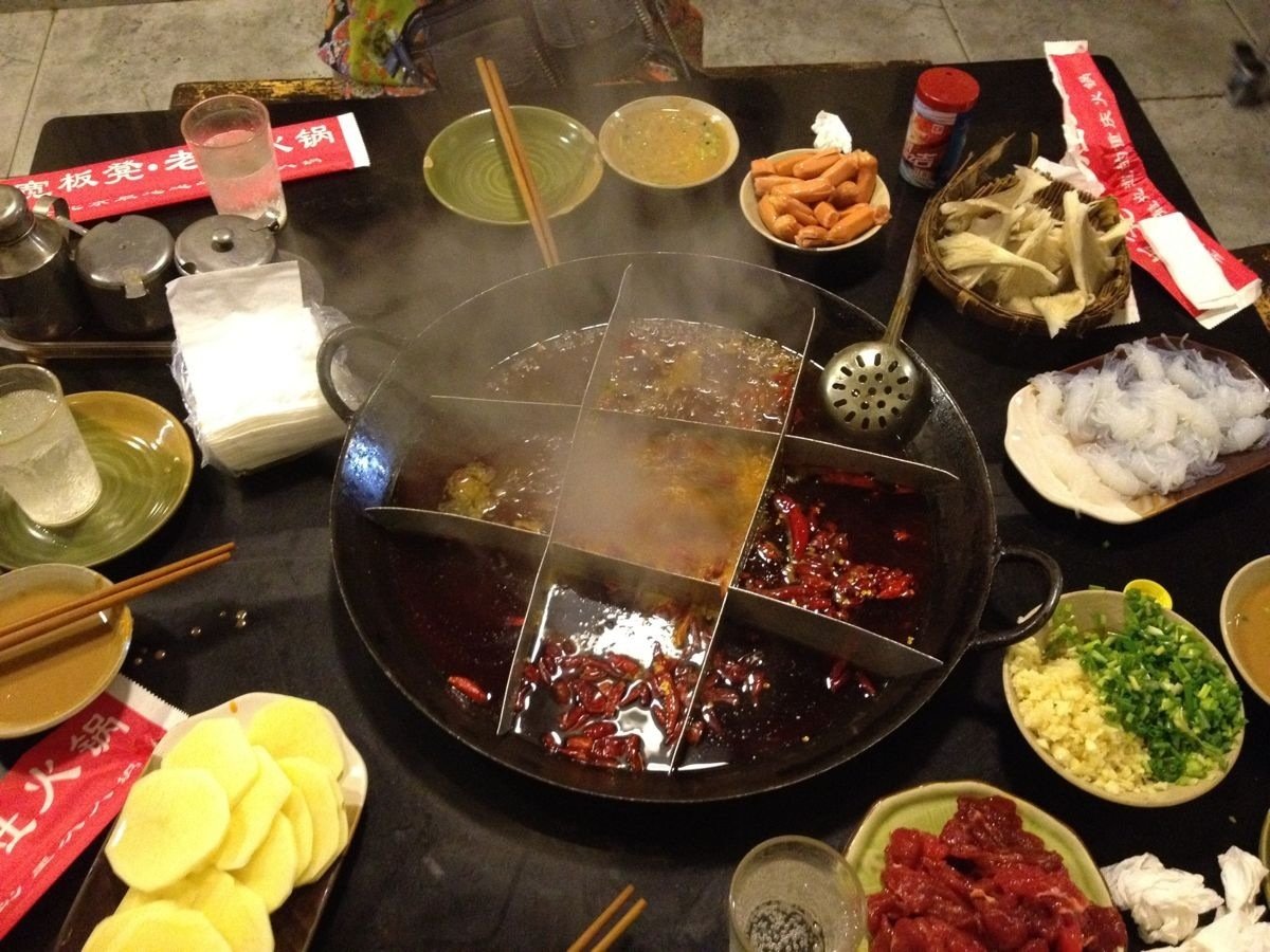 宽板凳老灶火锅的介绍