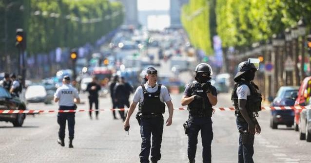 如何看待法国部署十万军警守卫圣诞？