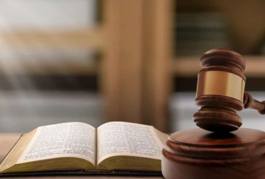 安徽一老奶奶偷钱包被抓竟甩锅给孙子，如何站在法律角度看待此事？