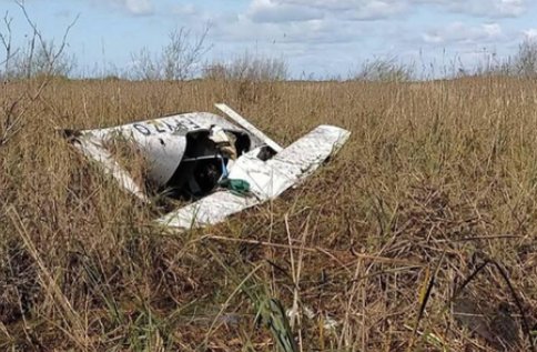 法国飞行员在空中突发心脏病，女乘客成功接管着陆，她是否有飞行经验？