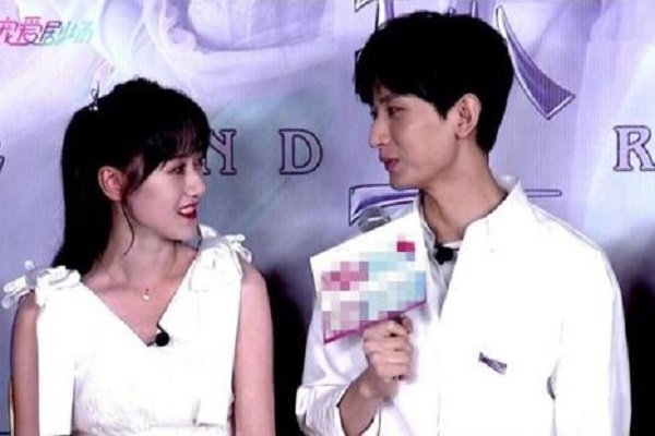 《琉璃》主演剧外还原吻戏不害羞，明星如何看待尴尬镜头拍摄？