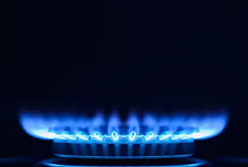 湛江一为母亲因儿子哭闹惊险躲过煤气罐燃爆，燃气爆炸有多可怕？