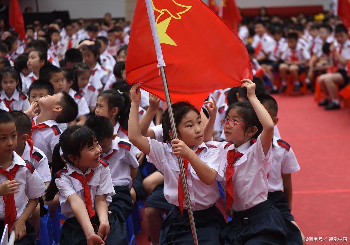 如何看待河北学校门口放锤子免费碎手机，为何不提倡中小学生带手机入校？