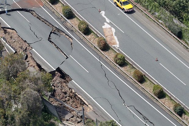 山崩地裂写一句话